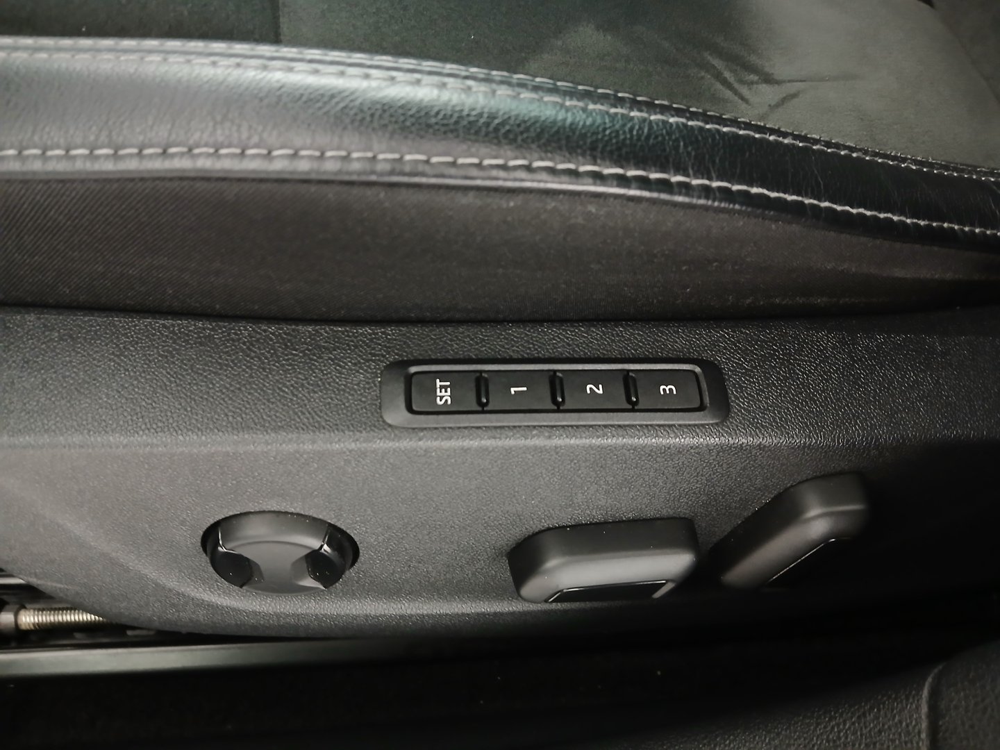 Škoda OCTAVIA Combi Style TSI e-TEC DSG | Bild 14 von 39