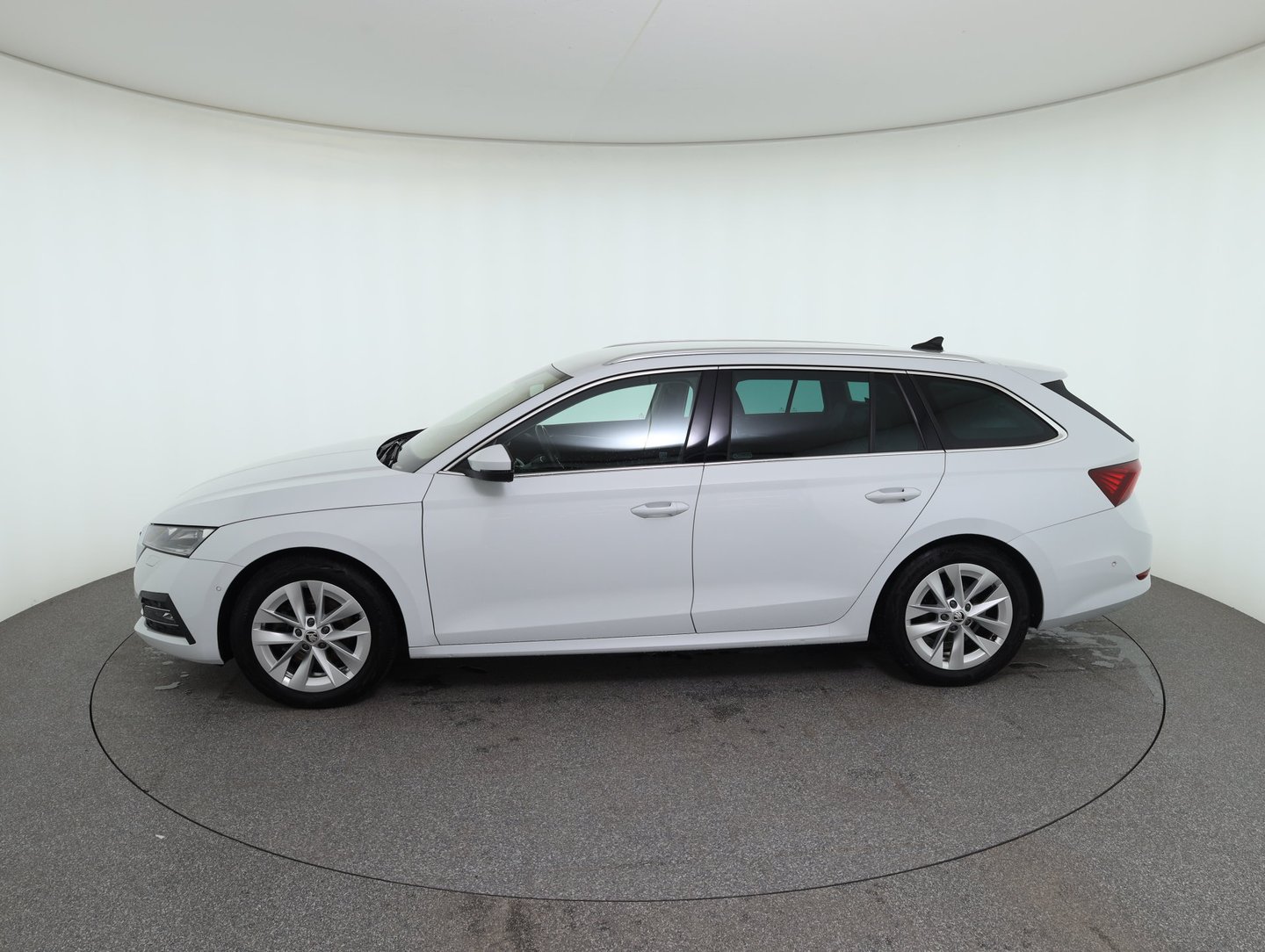 Škoda OCTAVIA Combi Style TSI e-TEC DSG | Bild 8 von 39