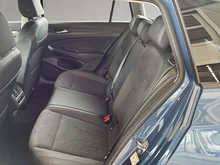 VW Golf Variant Business TSI in Anemonenblau Metallic