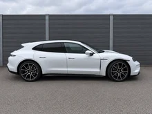 Porsche Taycan 4S Sport Turismo in eisgraumetallic
