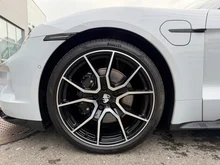 Porsche Taycan 4S Sport Turismo in eisgraumetallic