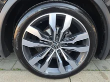 VW Tiguan R-Line TDI DSG in Deep Black Perleffekt