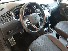 VW Tiguan R-Line TDI DSG in Deep Black Perleffekt