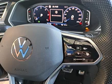 VW Tiguan R-Line TDI DSG in Deep Black Perleffekt