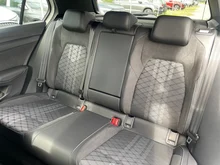 VW Golf R-Line TSI 4MOTION DSG in Oryxweiß Perlmutteffekt  Dach schwarz
