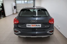 Audi Q2 35 TFSI intense in dunkelgrau - metallic