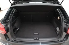 Audi Q2 35 TFSI intense in dunkelgrau - metallic