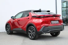 Toyota C-HR 1,8 Hybrid E-CVT Active Drive in Emotional Red