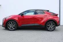 Toyota C-HR 1,8 Hybrid E-CVT Active Drive in Emotional Red