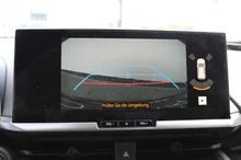 Toyota C-HR 1,8 Hybrid E-CVT Active Drive in Emotional Red