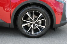 Toyota C-HR 1,8 Hybrid E-CVT Active Drive in Emotional Red