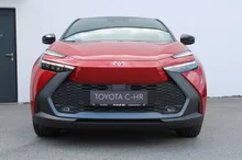 Toyota C-HR 1,8 Hybrid E-CVT Active Drive in Emotional Red