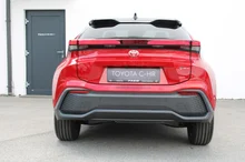 Toyota C-HR 1,8 Hybrid E-CVT Active Drive in Emotional Red