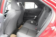 Toyota C-HR 1,8 Hybrid E-CVT Active Drive in Emotional Red