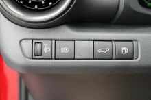 Toyota C-HR 1,8 Hybrid E-CVT Active Drive in Emotional Red