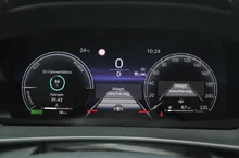 Toyota C-HR 1,8 Hybrid E-CVT Active Drive in Emotional Red