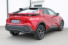 Toyota C-HR 1,8 Hybrid E-CVT Active Drive in Emotional Red