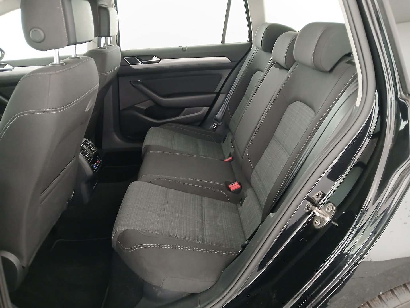 VW Passat Variant Business TDI DSG | Bild 26 von 29