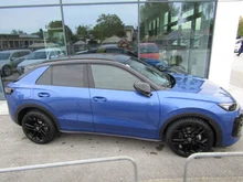 VW T-Roc R-Line eTSI DSG in Celestial Blue Dach Black Uni