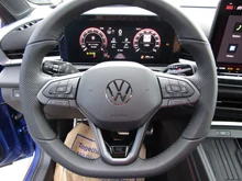 VW T-Roc R-Line eTSI DSG in Celestial Blue Dach Black Uni