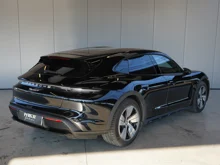 Porsche Taycan 4 Cross Turismo in schwarz