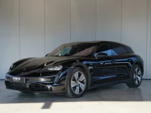 Porsche Taycan 4 Cross Turismo in schwarz