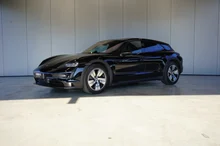 Porsche Taycan 4 Cross Turismo in schwarz