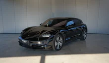 Porsche Taycan 4 Cross Turismo in schwarz