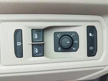 VW Multivan Business �H TDI in Deepblack Perleffekt