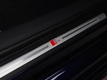 Audi A4 Avant 40 TFSI S line in 2D Navarrablau Metallic