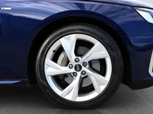 Audi A4 Avant 40 TFSI S line in 2D Navarrablau Metallic