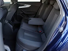 Audi A4 Avant 40 TFSI S line in 2D Navarrablau Metallic