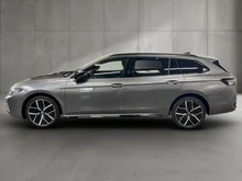 VW Passat Variant Sport eHybrid 150kW in Diabasgrau Metallic mit Dach Schwarz