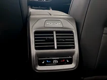 VW Passat Variant Sport eHybrid 150kW in Diabasgrau Metallic mit Dach Schwarz
