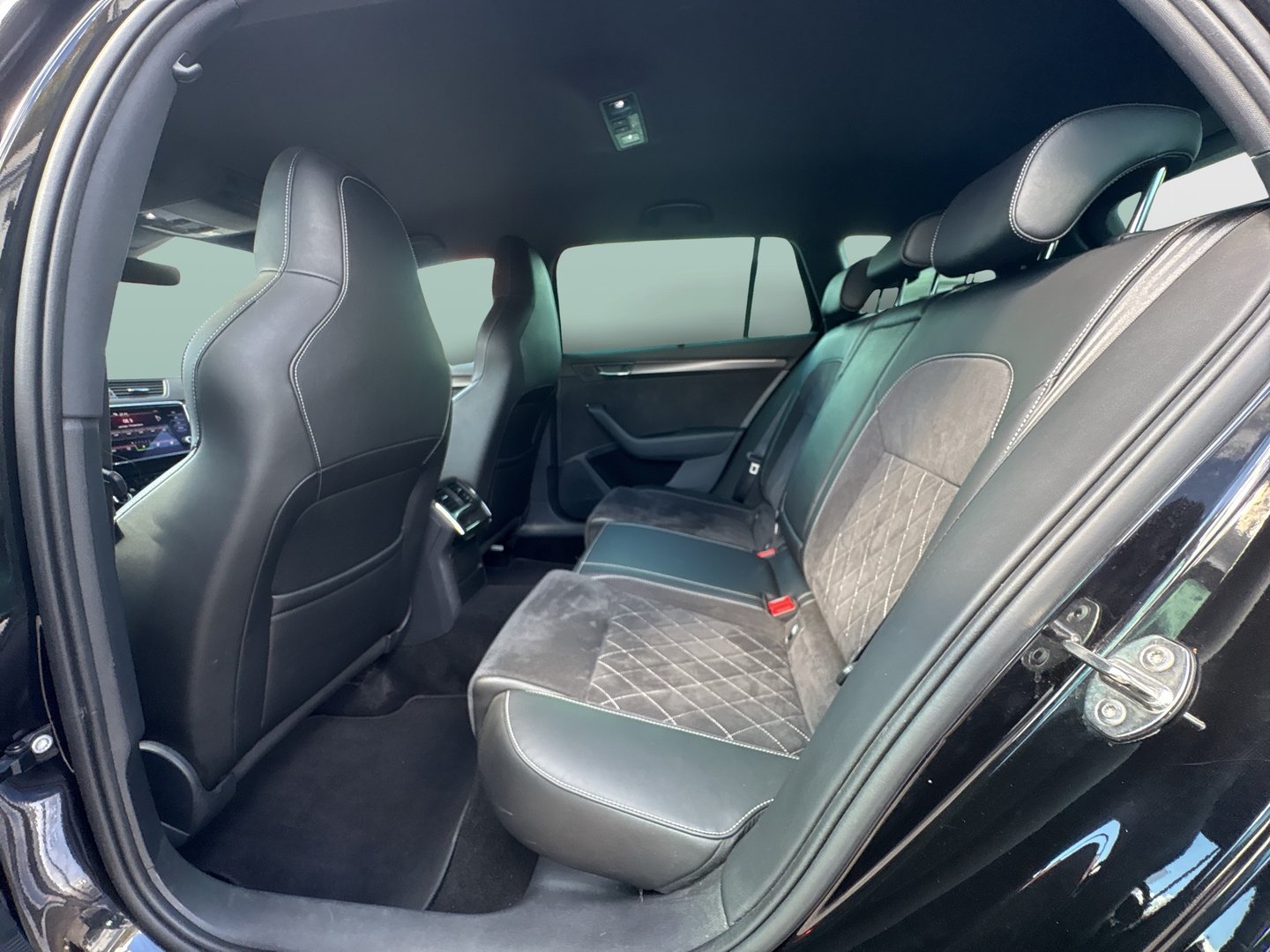 Škoda Superb Combi Sportline TSI ACT DSG | Bild 23 von 29