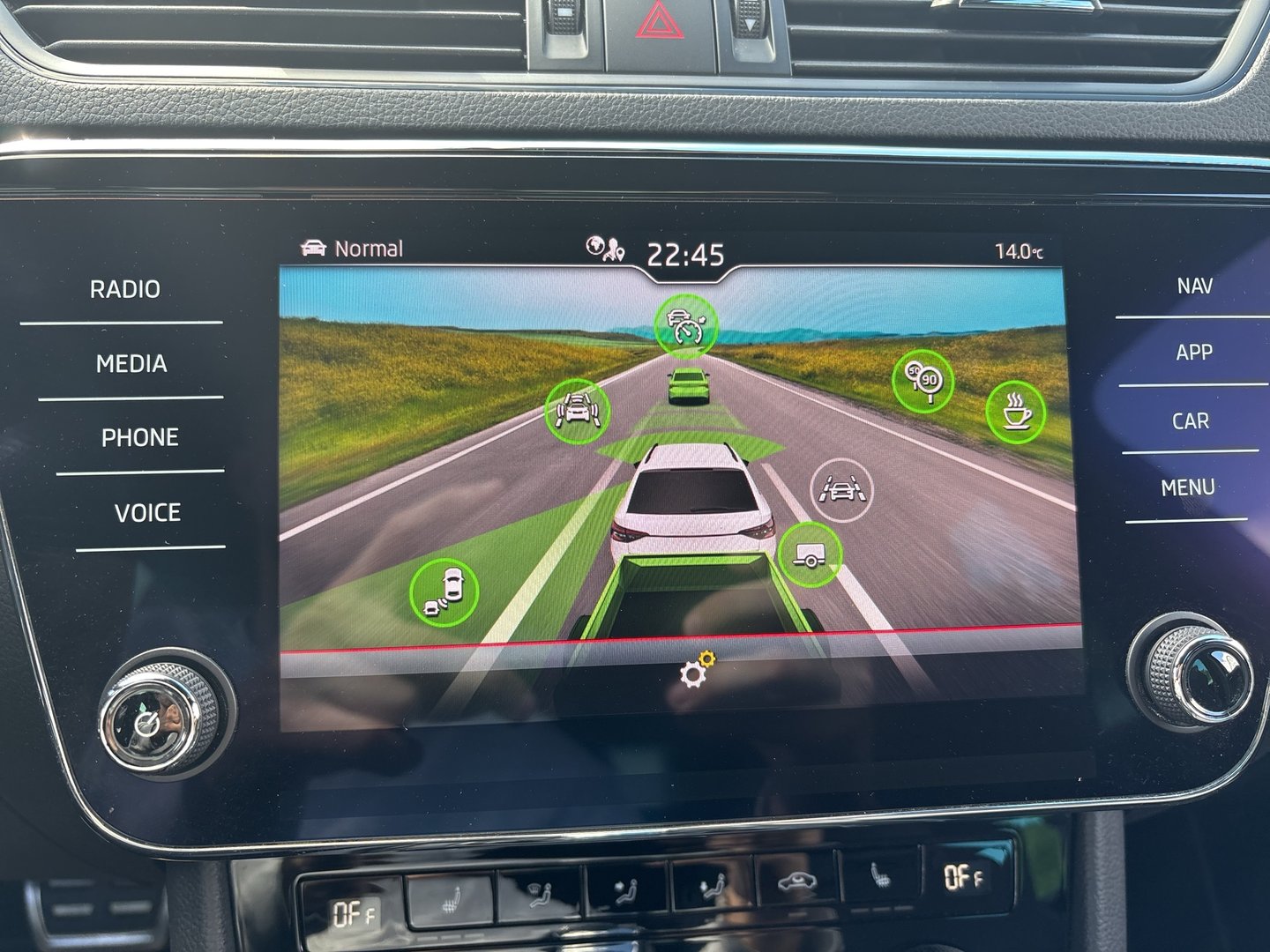 Škoda Superb Combi Sportline TSI ACT DSG | Bild 18 von 29