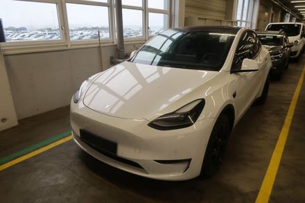 Tesla Model Y Long Range Dual AWD