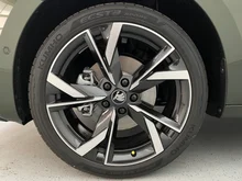 Škoda Octavia Combi 4x4 Sportline TSI DSG in Khaki-Grün Metallic