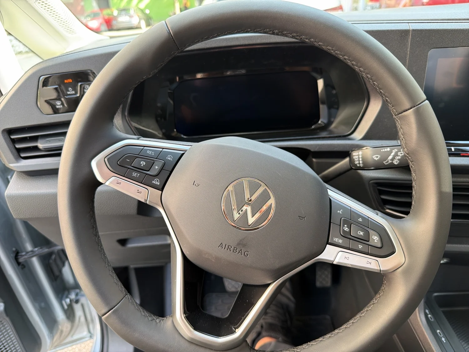 Bild eines VW Caddy Family TSI