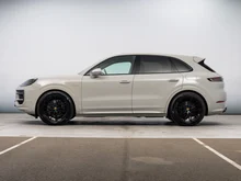 Porsche Cayenne E-Hybrid in kreide