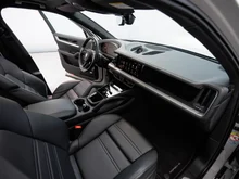 Porsche Cayenne E-Hybrid in kreide