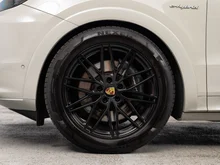 Porsche Cayenne E-Hybrid in kreide