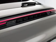 Porsche Cayenne E-Hybrid in kreide