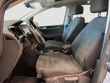 VW Touran Comfortline TDI SCR DSG 5-Sitzer in mittelgrau - metallic