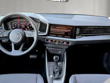 Audi A1 Sportback 25 TFSI intense in Mythosschwarz Metallic