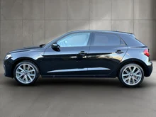 Audi A1 Sportback 25 TFSI intense in Mythosschwarz Metallic