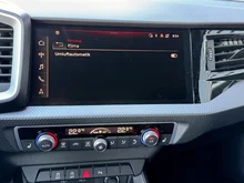 Audi A1 Sportback 25 TFSI intense in Mythosschwarz Metallic