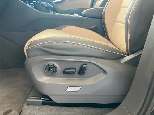 Bild eines Touareg R-Line TDI 4M. Final Edition
