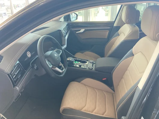 Bild eines Touareg R-Line TDI 4M. Final Edition