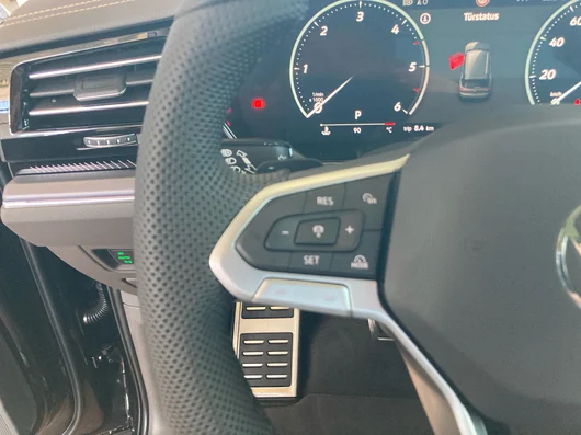 Bild eines Touareg R-Line TDI 4M. Final Edition